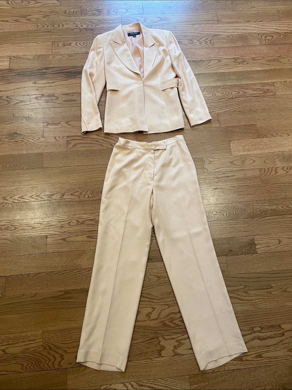 Kasper Pale Blush/Light peach Two-Piece Women’s Pantsuit